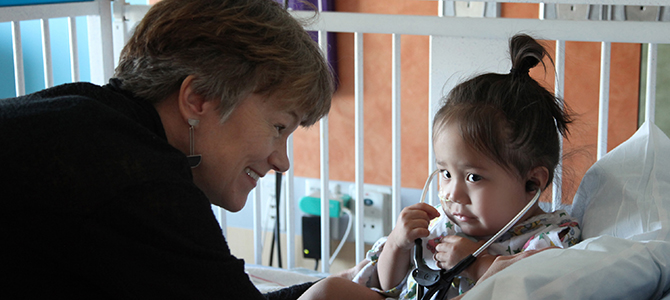 Dr. Cynthia Wetmore with a Patient at Phoenix Children's Hospital