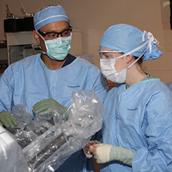 Residents Working with the da Vinci Surgical System