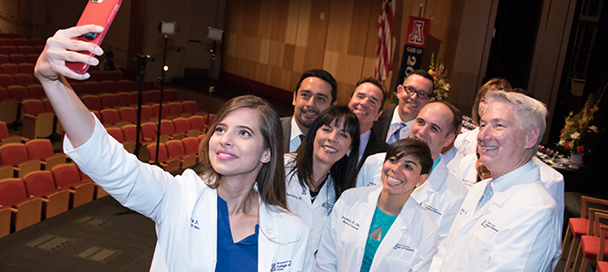 Students Take Photo with Faculty at the College of Medicine - Phoenix