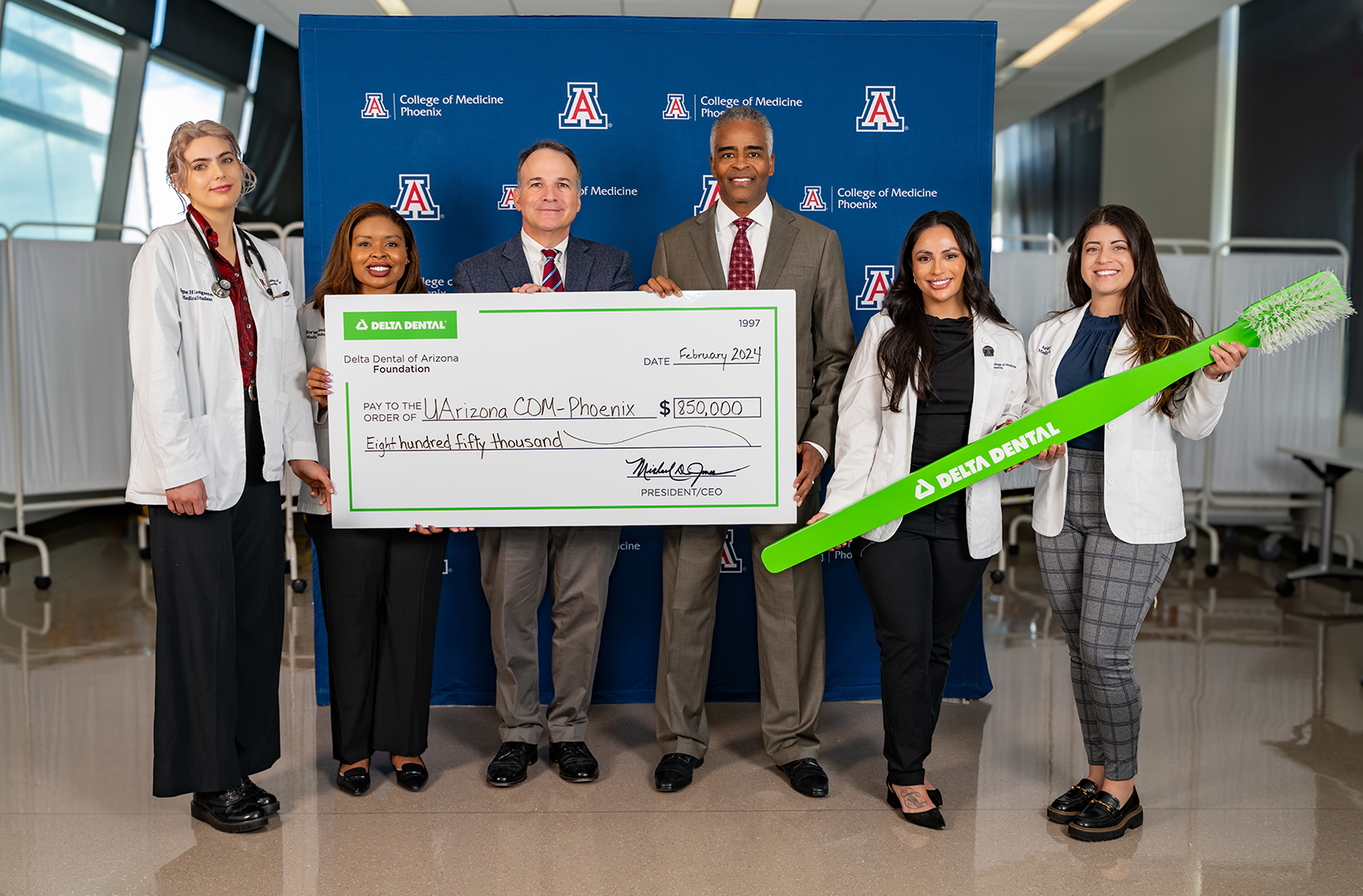  Fredric Wondisford, MD, dean of the college and Michael Jones, president and CEO of Delta Dental of Arizona, with medical students (from left to right) Sig Langsetmo, Bre'anca Sanders, Kambrea Soltero and Ariana Cano 