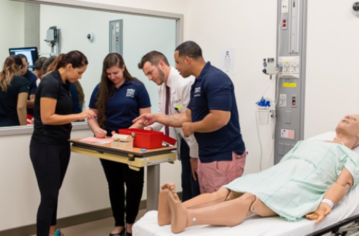 medical students doing a simulation in the Center for Simulation and Innovation