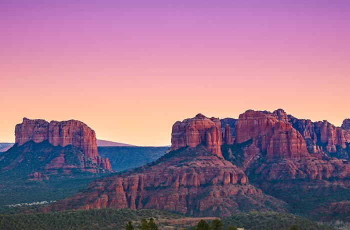 A Sedona sunset over the mountains