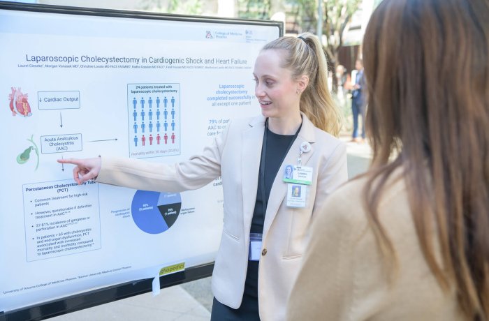 Fourth-year medical student Laurel Gieseke discusses her Scholar Project, Laparoscopic Cholecystectomy in Cardiogenic Shock or Heart Failure, with an attendee