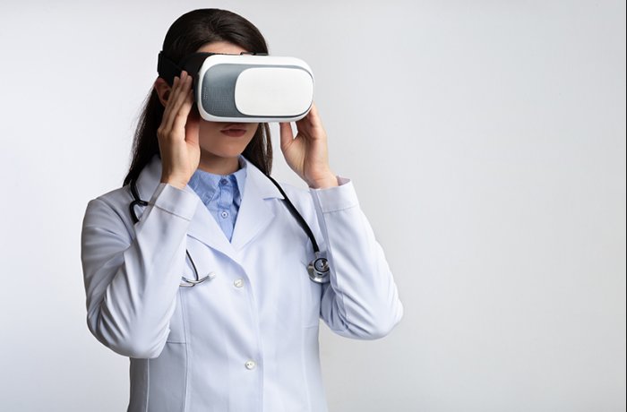 Physician using virtual reality