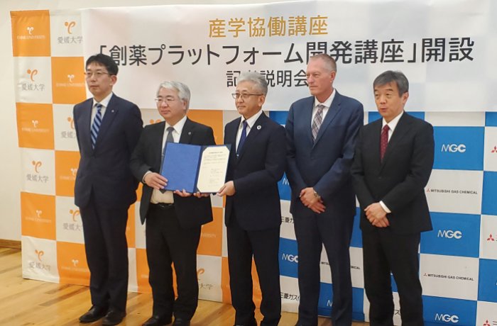 Dr. Zenhausern (second from right) attended the press conference in Japan to announce the groundbreaking partnership.