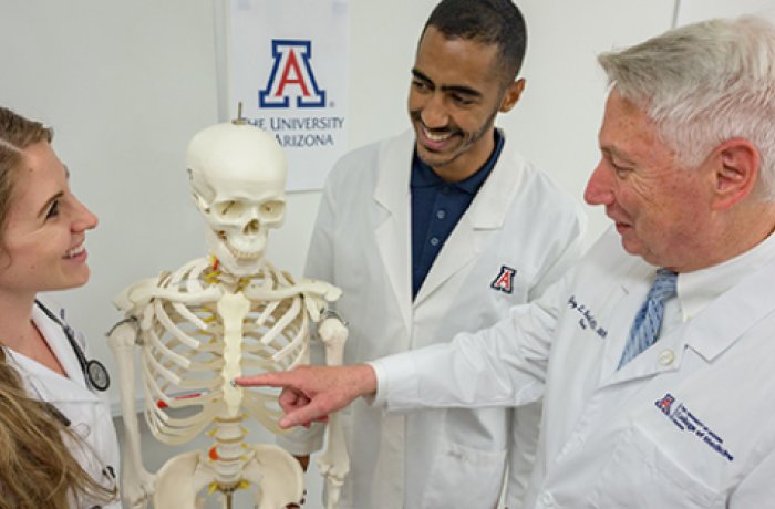 Dean Reed with Medical Students in the Center for Simulation and Innovation