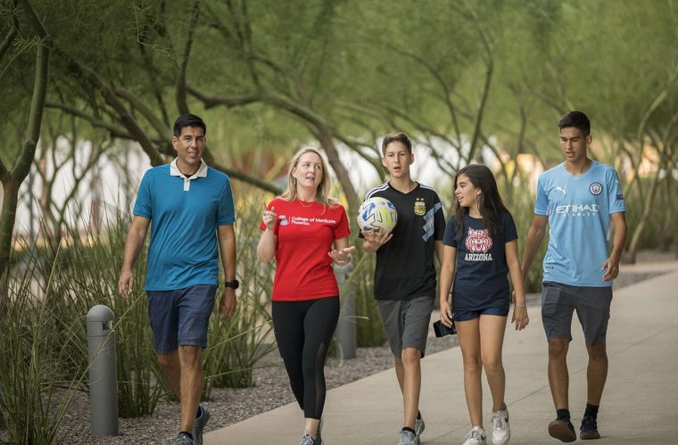 Amy Arias with Her Family on the Phoenix Biomedical Campus (Photo Credit: University of Arizona Health Sciences) Amy Arias with Her Family on the Phoenix Biomedical Campus (Photo Credit: University of Arizona Health Sciences)