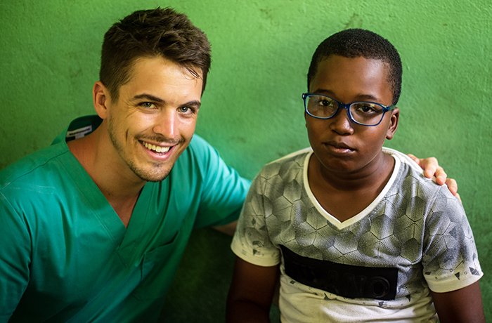 Medical Student Scott Litton with a Patient in the Dominican Republic