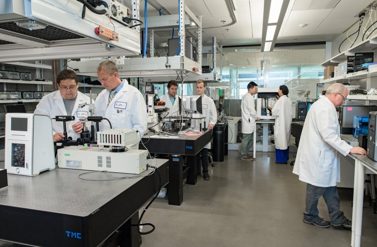 Center for Applied Nanobioscience and Medicine Center for Applied Nanobioscience and Medicine
